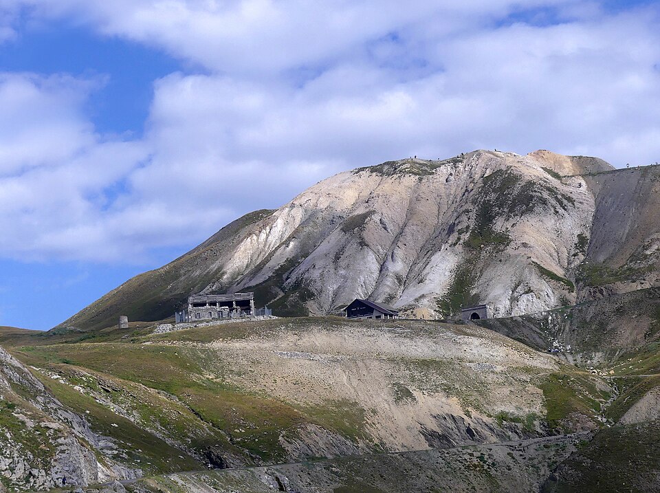Panorama du col du Galibier, exemple de relief à identifier avec une application