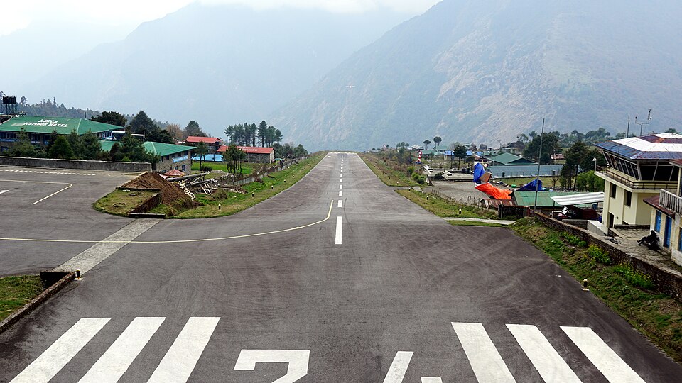 Vue de l’aéroport de Lukla dans la région du Khumbu au Népal