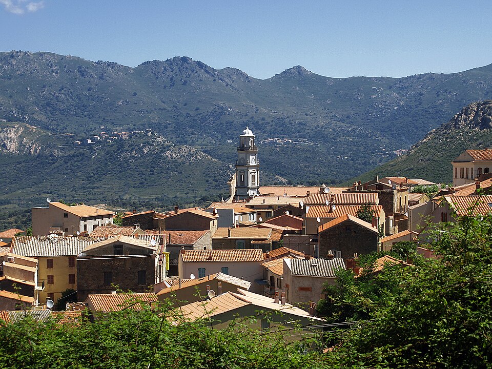 Photographie du village de Calenzana en Balagne